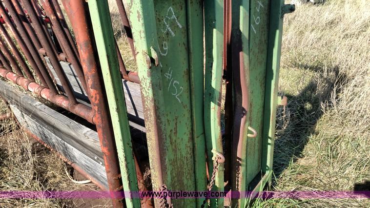 image for item BR9430 WW cattle chute