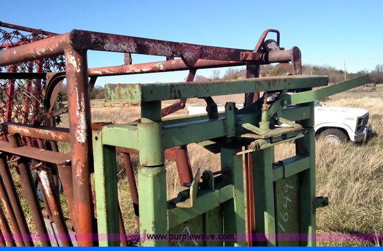 image for item BR9430 WW cattle chute