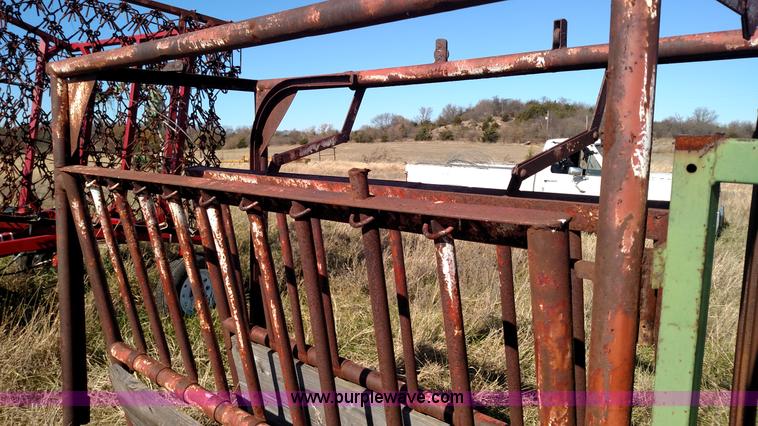 image for item BR9430 WW cattle chute