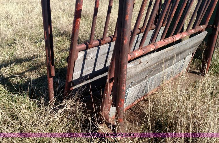 image for item BR9430 WW cattle chute