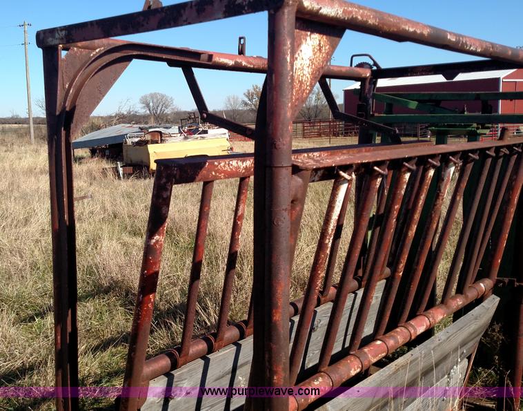 image for item BR9430 WW cattle chute