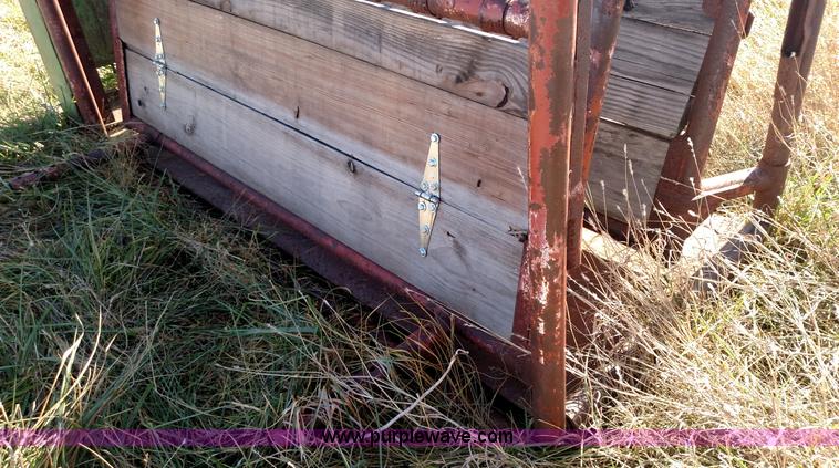image for item BR9430 WW cattle chute