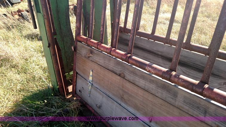 image for item BR9430 WW cattle chute