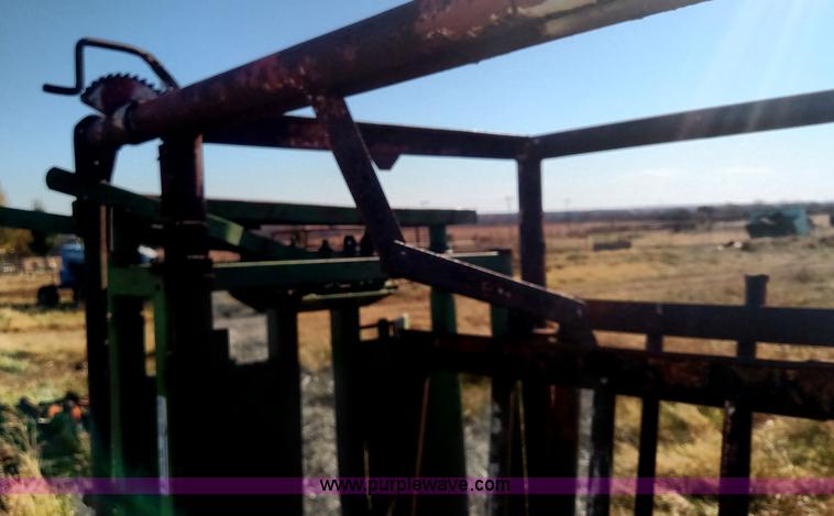 image for item BR9430 WW cattle chute