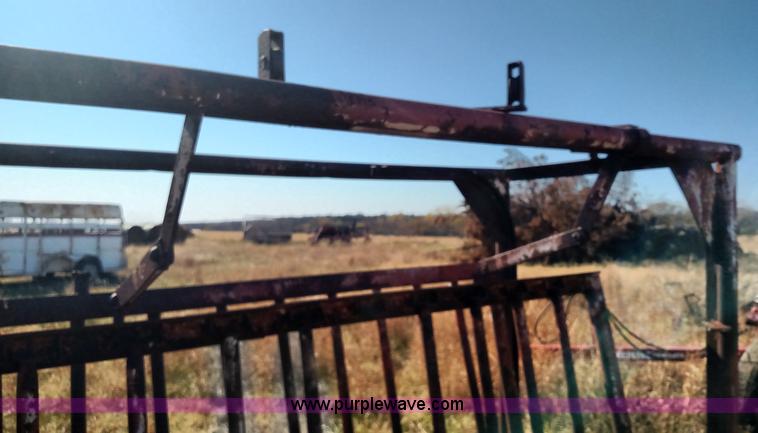 image for item BR9430 WW cattle chute