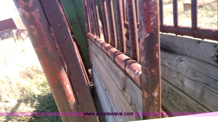 image for item BR9430 WW cattle chute