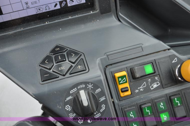 image for item G7075 2010 Lexion Claas 570R combine