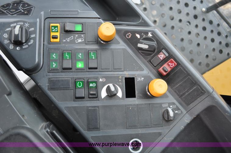 image for item G7075 2010 Lexion Claas 570R combine