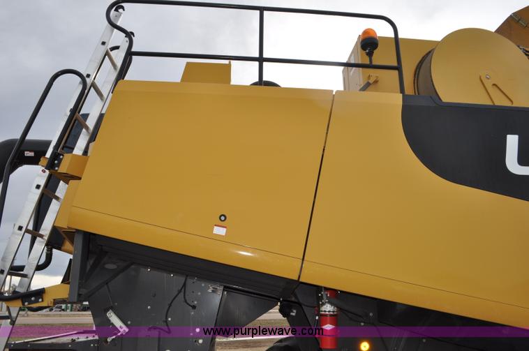 image for item G7075 2010 Lexion Claas 570R combine