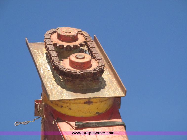 image for item H1014 Westfield W100 grain auger