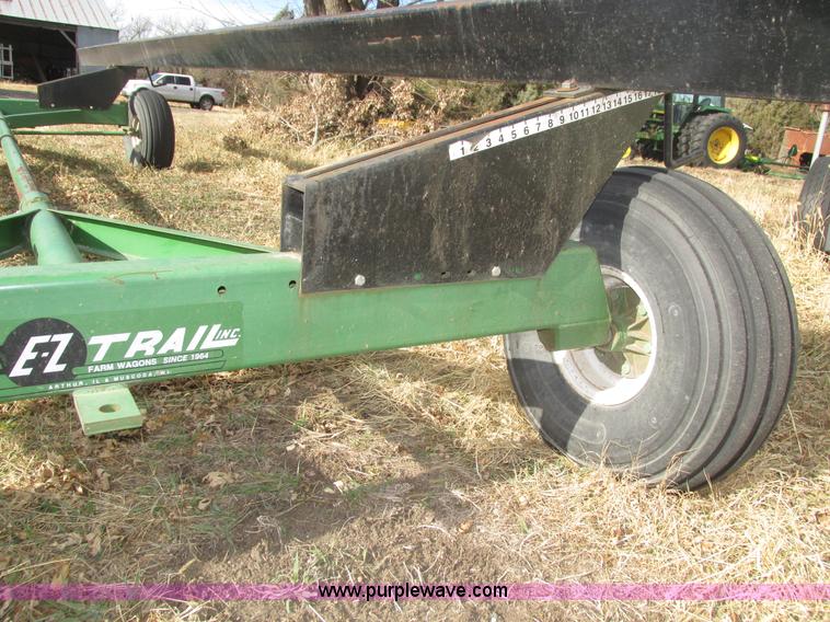 image for item H1015 E-Z Trail 680 header trailer