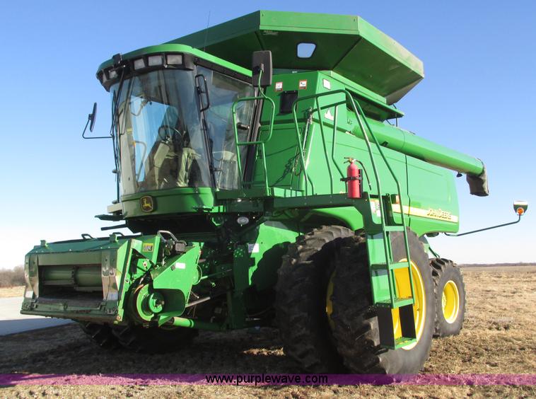 image for item H1017 2004 John Deere 9760 STS combine