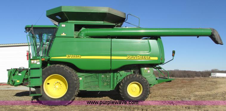 image for item H1017 2004 John Deere 9760 STS combine