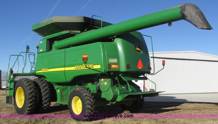 image for item H1017 2004 John Deere 9760 STS combine