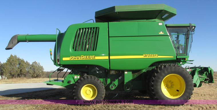 image for item H1017 2004 John Deere 9760 STS combine