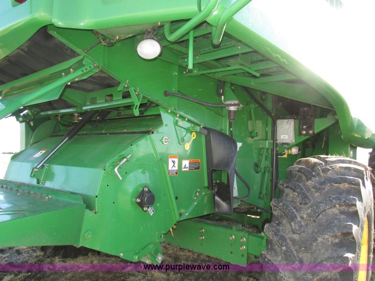 image for item H1017 2004 John Deere 9760 STS combine