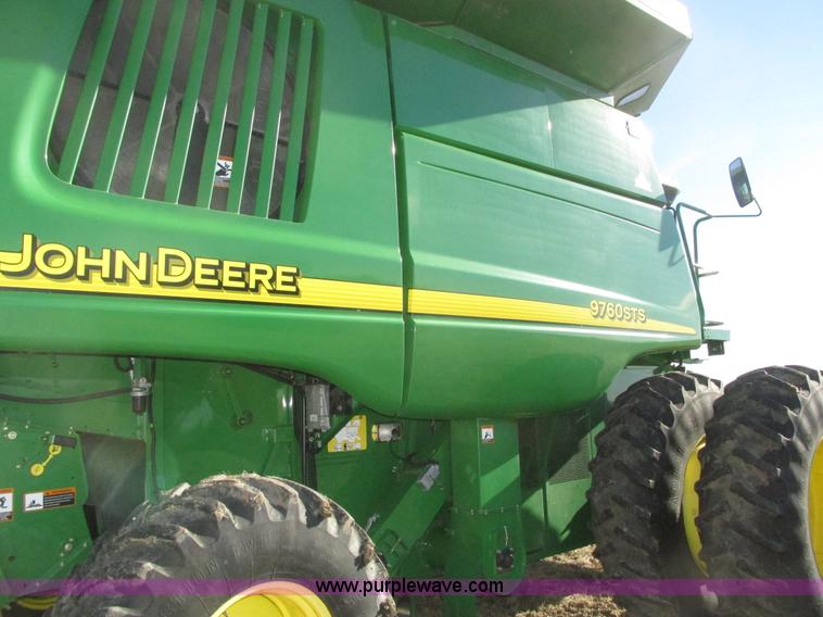 image for item H1017 2004 John Deere 9760 STS combine