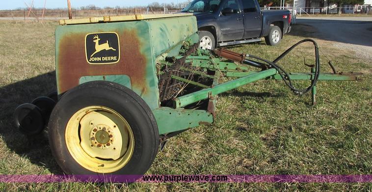 image for item I1824 John Deere 8300 grain drill