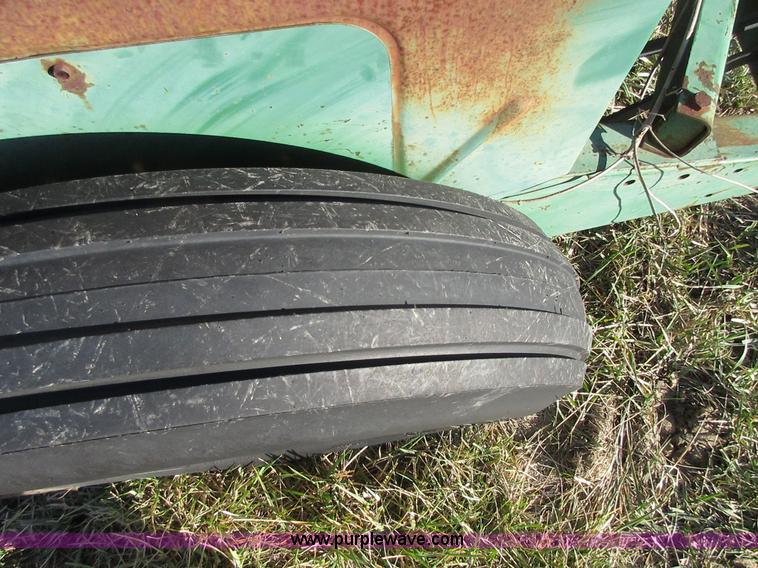 image for item I1824 John Deere 8300 grain drill