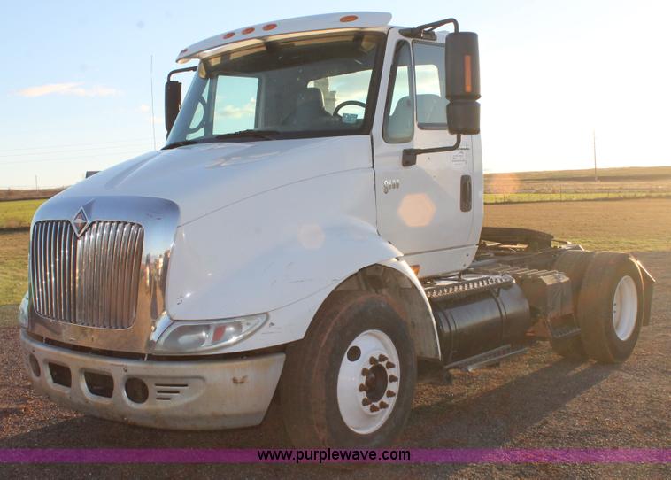 image for item J1362 2004 International TranStar 8600 semi truck