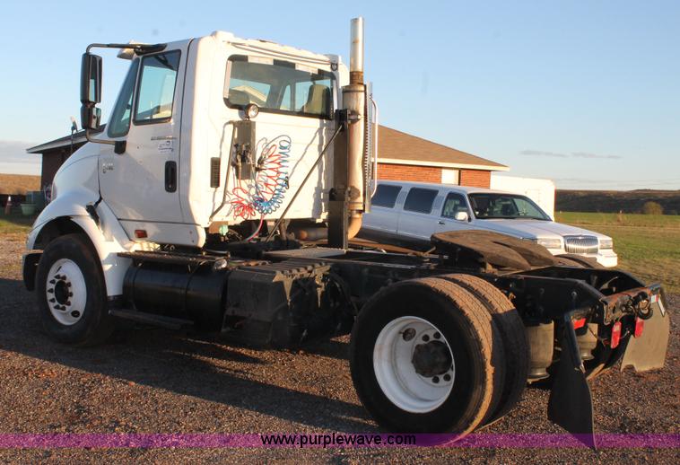 image for item J1362 2004 International TranStar 8600 semi truck
