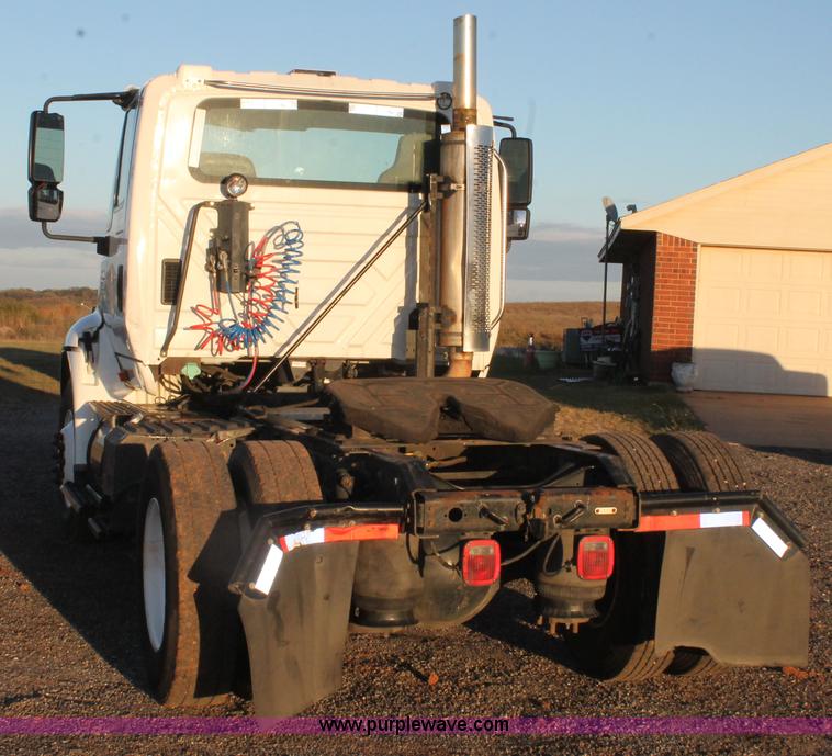 image for item J1362 2004 International TranStar 8600 semi truck