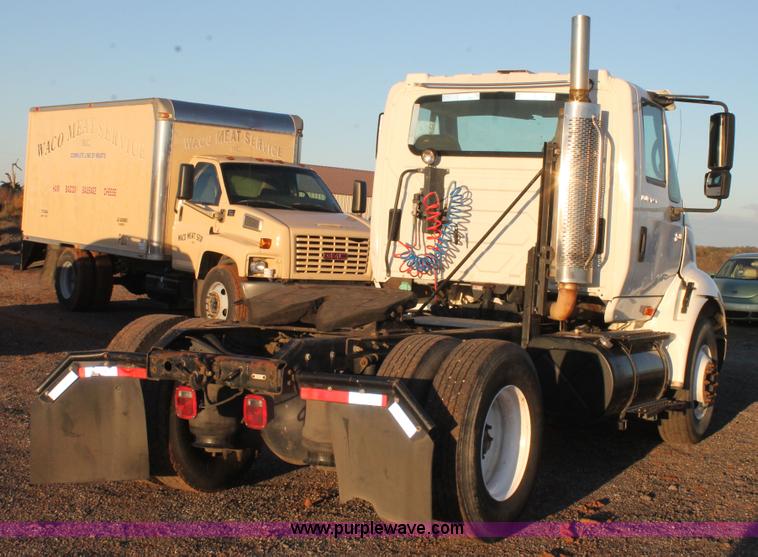image for item J1362 2004 International TranStar 8600 semi truck