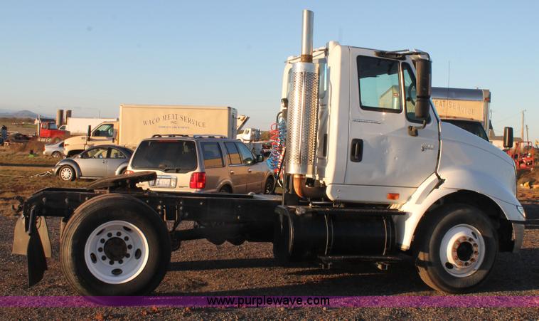 image for item J1362 2004 International TranStar 8600 semi truck