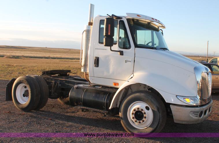 image for item J1362 2004 International TranStar 8600 semi truck