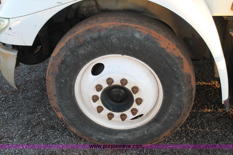 image for item J1362 2004 International TranStar 8600 semi truck