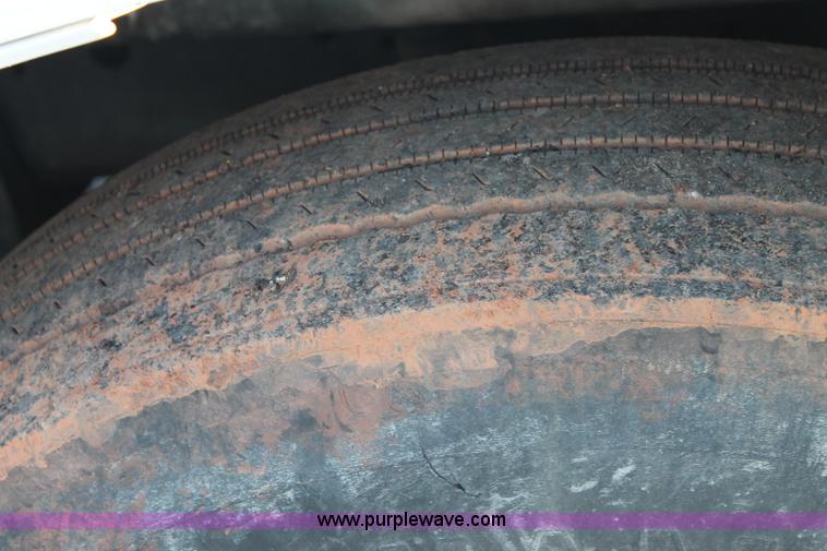 image for item J1362 2004 International TranStar 8600 semi truck