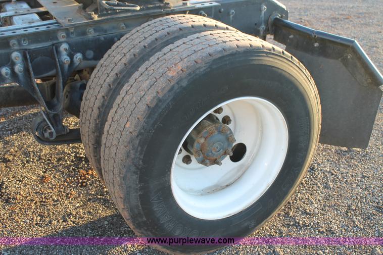 image for item J1362 2004 International TranStar 8600 semi truck