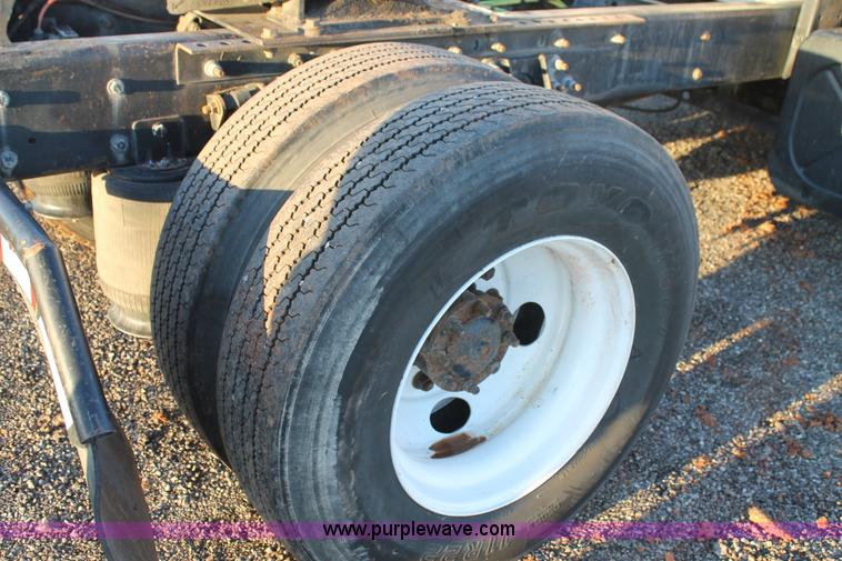 image for item J1362 2004 International TranStar 8600 semi truck