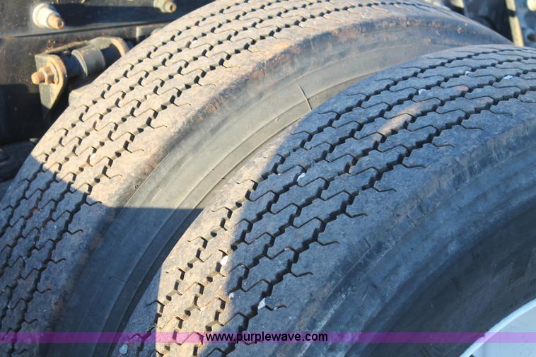 image for item J1362 2004 International TranStar 8600 semi truck