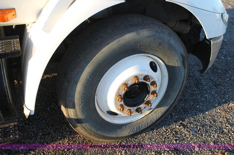 image for item J1362 2004 International TranStar 8600 semi truck