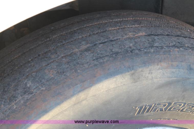 image for item J1362 2004 International TranStar 8600 semi truck