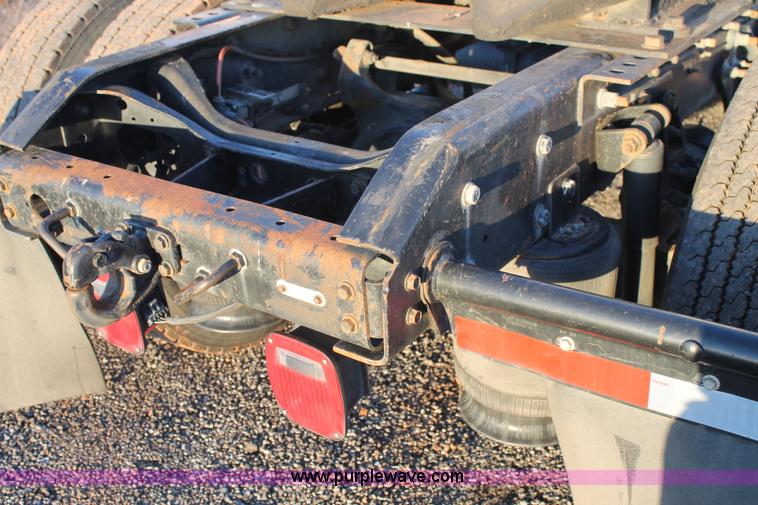 image for item J1362 2004 International TranStar 8600 semi truck