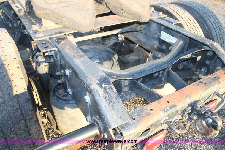 image for item J1362 2004 International TranStar 8600 semi truck