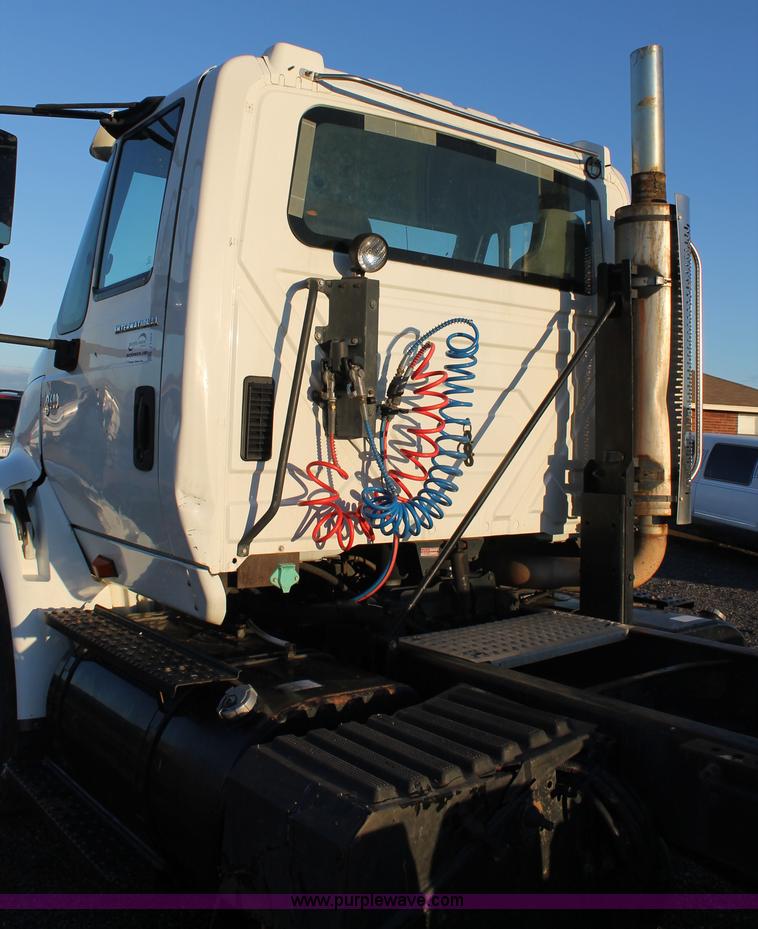 image for item J1362 2004 International TranStar 8600 semi truck
