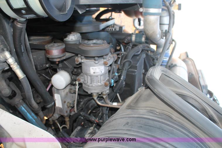 image for item J1362 2004 International TranStar 8600 semi truck