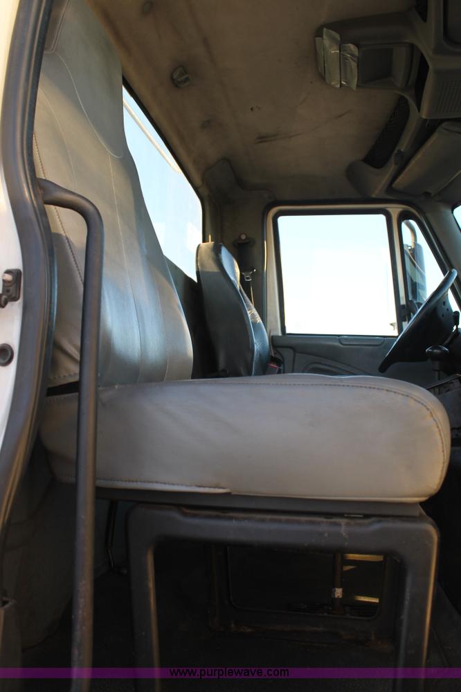 image for item J1362 2004 International TranStar 8600 semi truck