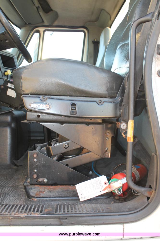 image for item J1362 2004 International TranStar 8600 semi truck