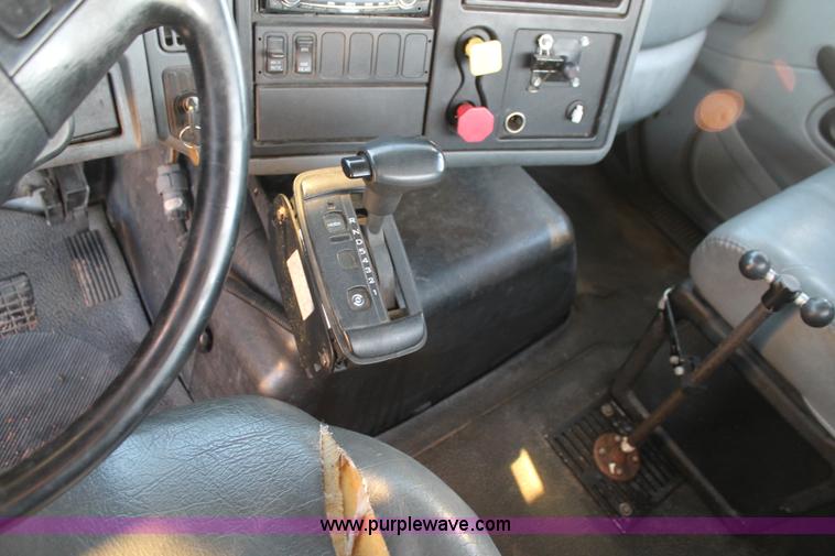 image for item J1362 2004 International TranStar 8600 semi truck