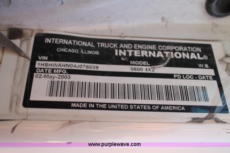 image for item J1362 2004 International TranStar 8600 semi truck