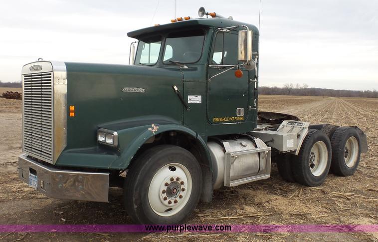 image for item J4550 1985 Freightliner semi truck