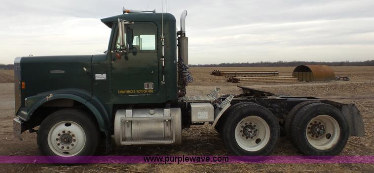 image for item J4550 1985 Freightliner semi truck