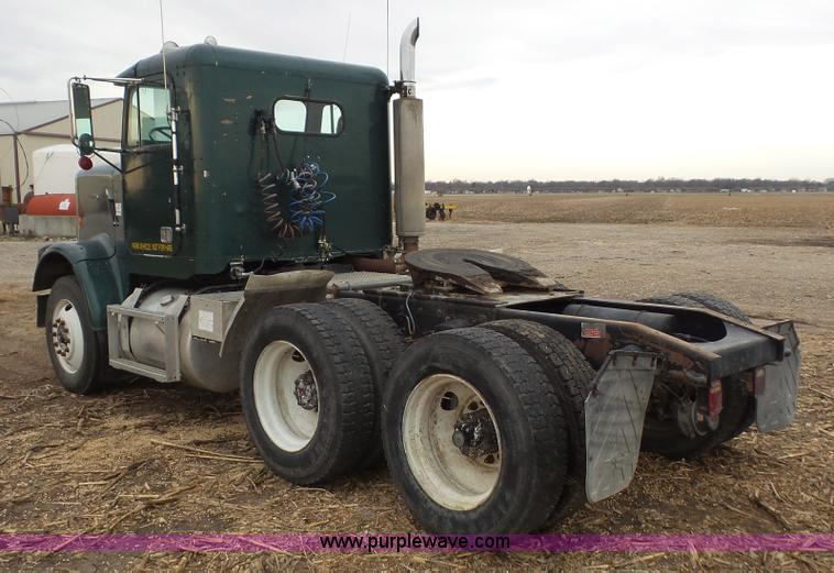 image for item J4550 1985 Freightliner semi truck