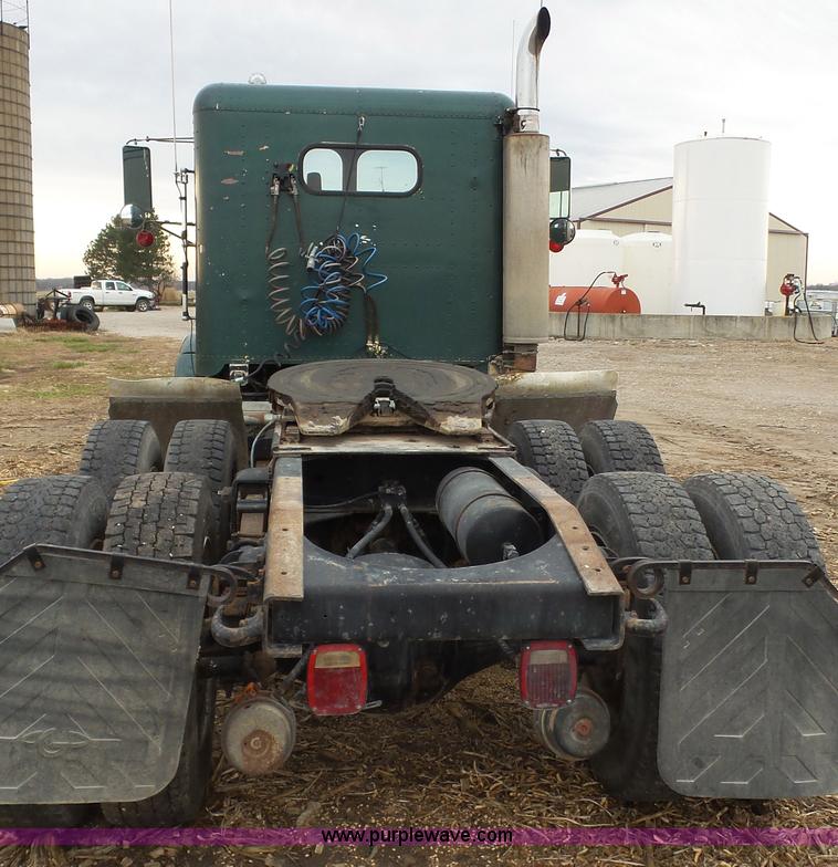 image for item J4550 1985 Freightliner semi truck