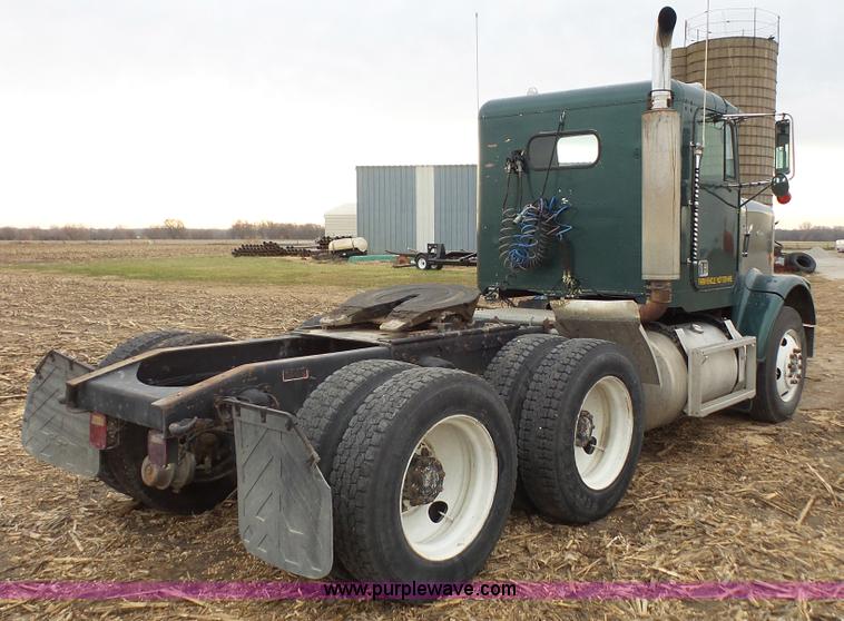 image for item J4550 1985 Freightliner semi truck