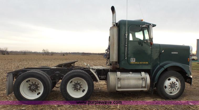 image for item J4550 1985 Freightliner semi truck